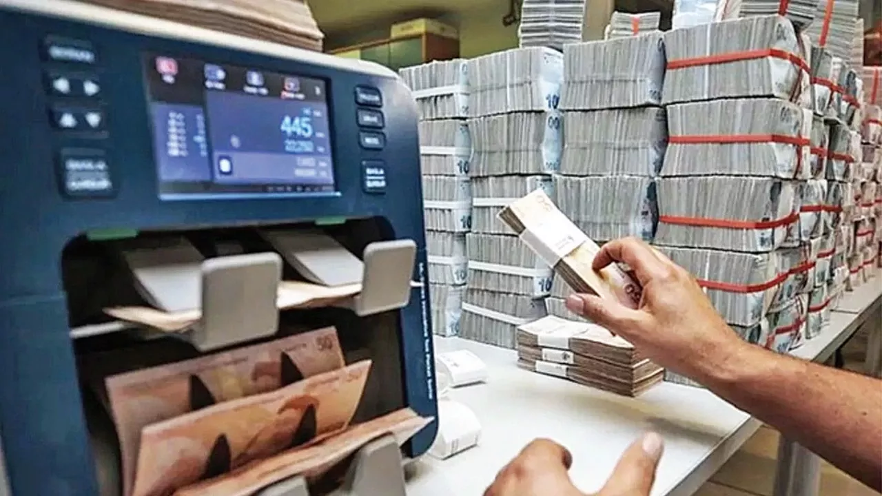 KKM'de Gerileme Sürüyor, Mevduatta Sınırlı Artış