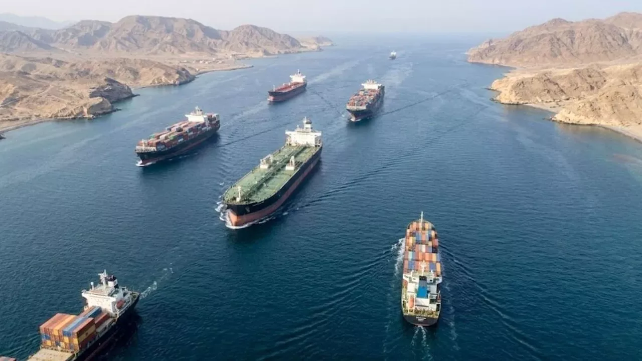 İran, Hürmüz'de Sevkiyata Ara Verebilir