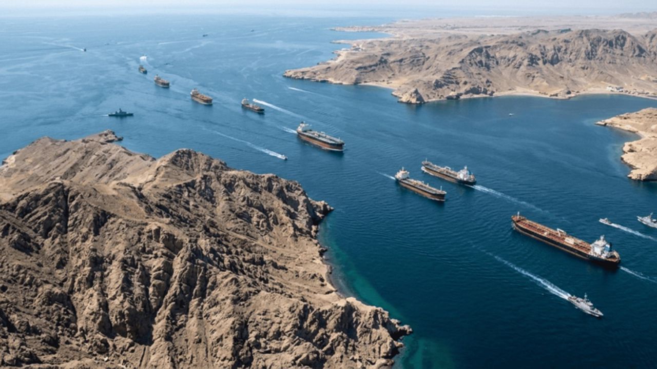 İran, Hürmüz Boğazı'nı Yeniden Kapattı