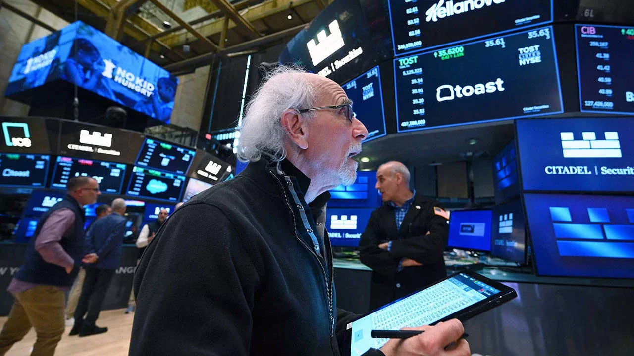 Küresel Piyasalar Haftaya Karışık Başladı