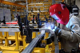 İmalat Göstergesi 5 Ayın En Düşük Seviyesinde