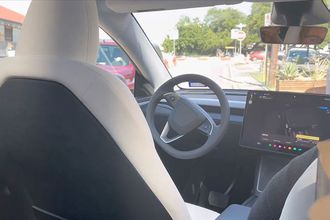 Tesla Sürücüsüz Taksi Uygulamasını Başlattı