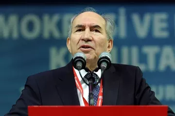 CHP'nin Eski Genel Başkanı Altan Öymen Hayatını Kaybetti