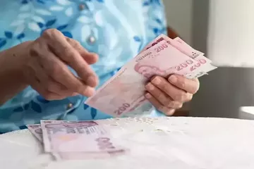 Emeklilere Bayram İkramiyesi Ve Maaş Ödemeleri Başladı