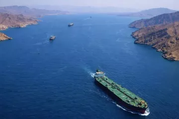 Hürmüz Boğazı'ndan Geçiş Ücreti Riyal ile Ödenecek