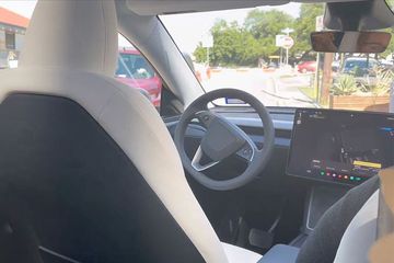 Tesla Sürücüsüz Taksi Uygulamasını Başlattı