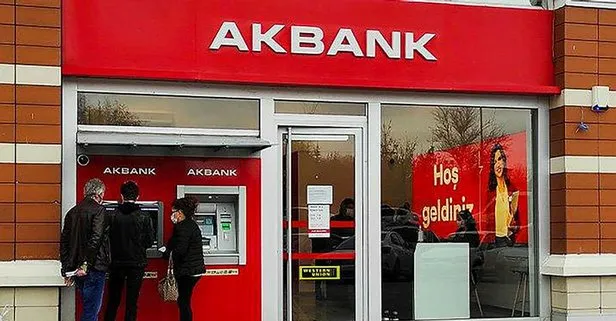 Akbank logosu, 6 ay vadeli faizsiz kredi fırsatını açıklayan tanıtım görseli.