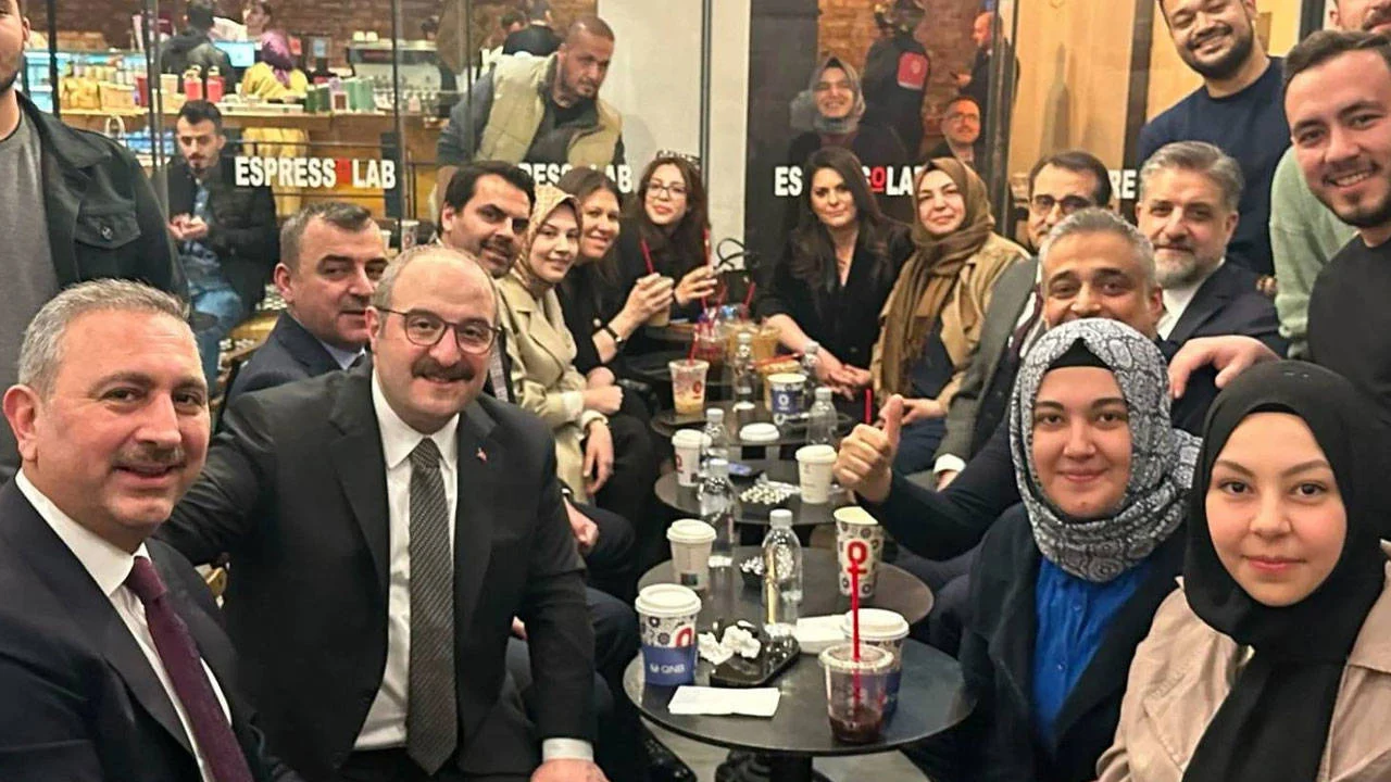 mustafa varank esperessolab