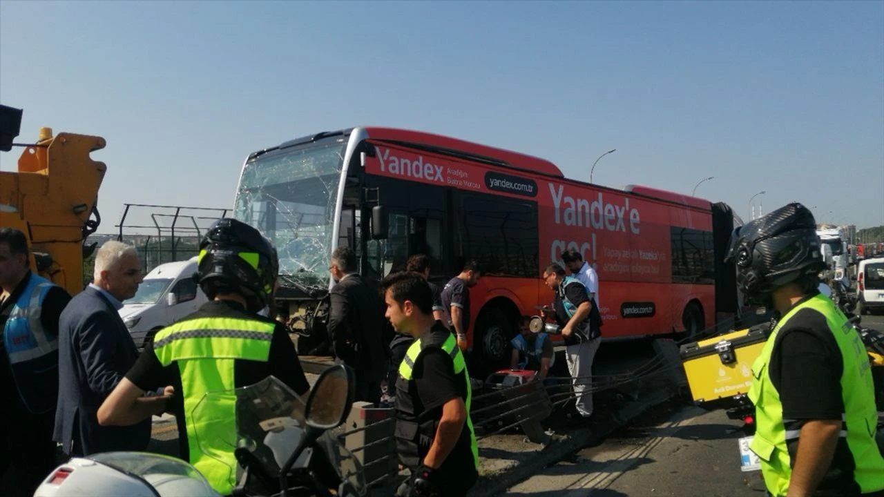 haliçte metrobüs kazası