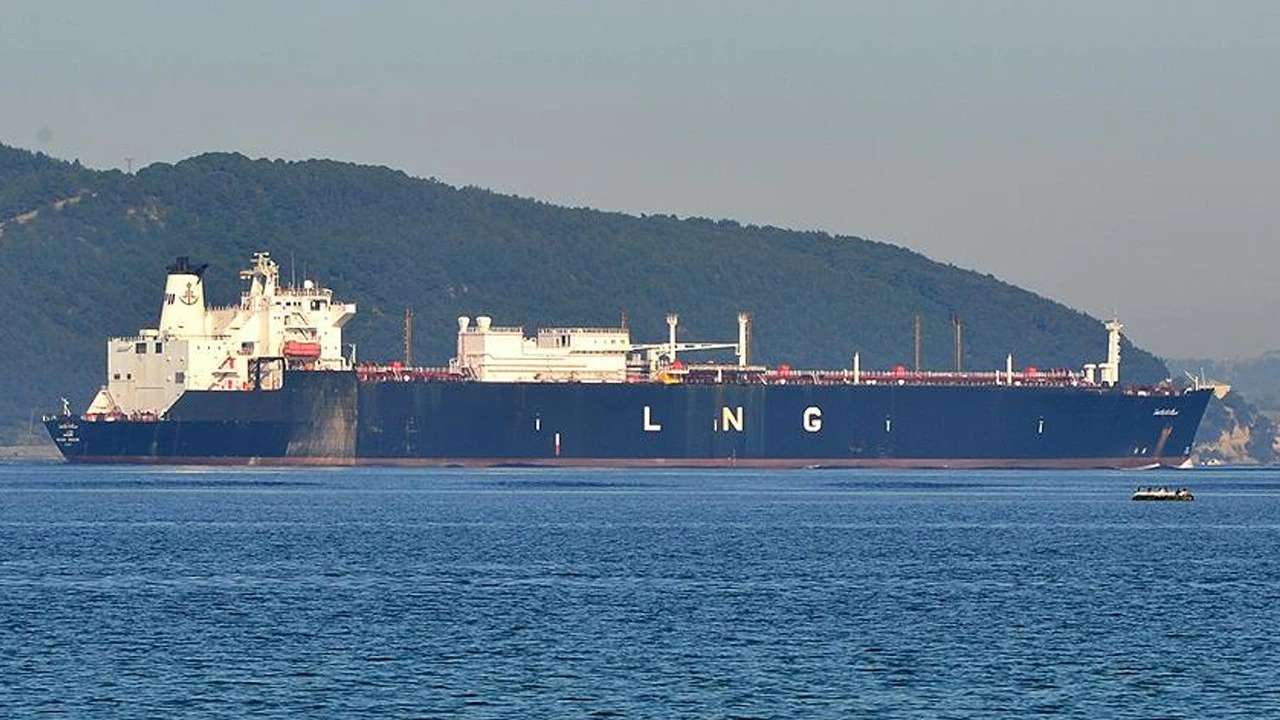 hürmüz boğazından geçiş yapan tanker