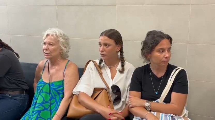 Serenay Sarıkaya Ayşe Barım’a destek için adliyede