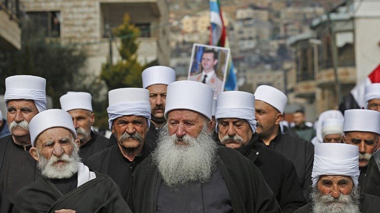 Suriye’de törende bir araya gelen Dürziler.