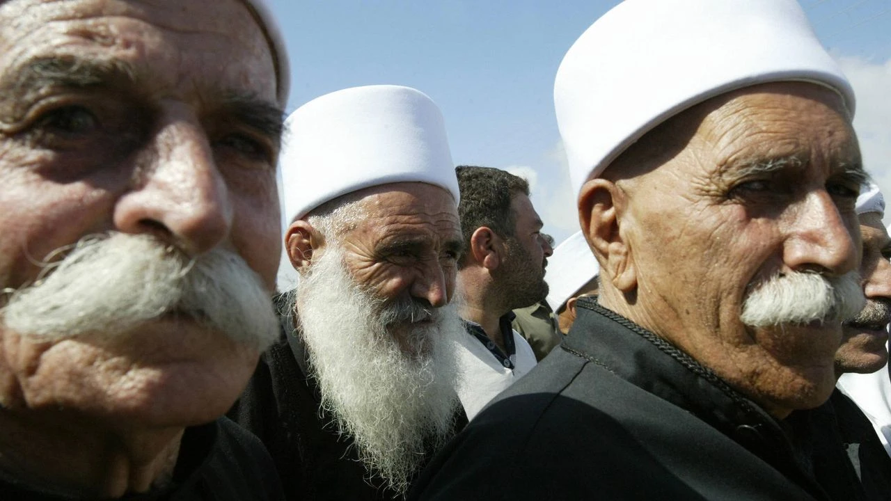 Suriye’deki Dürzilerden yaşlı erkekler yakından.