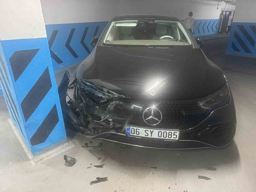 Selen Yalaz’ın aracı Çeşme’de vale kazasında perte çıktı