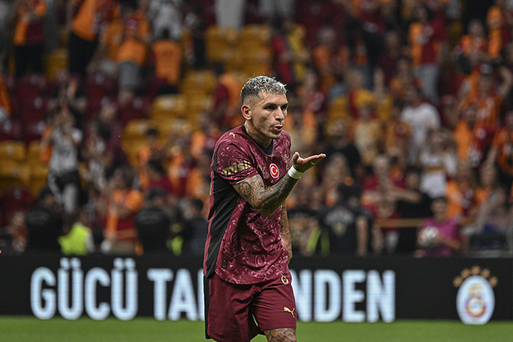 Lucas Torreira Galatasaray - Lazio maçında gol sevinci yaşıyor.