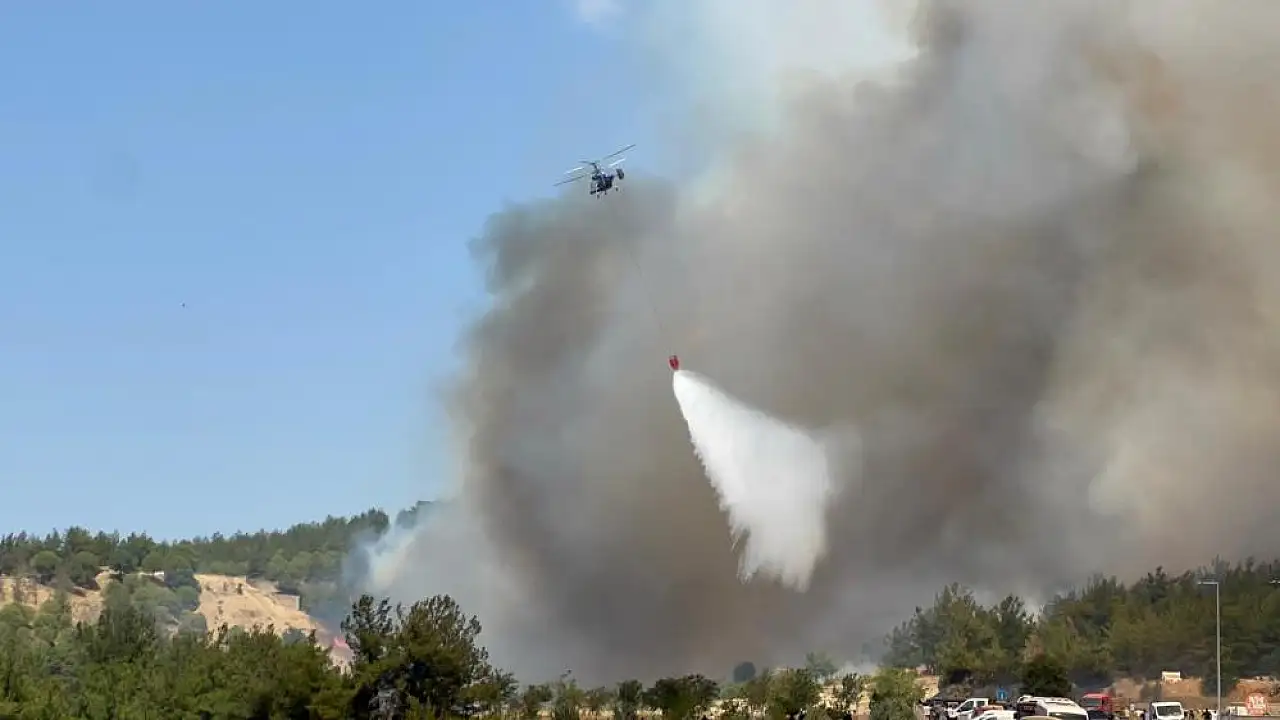 Çanakkale Sarıcaeli yangınına havadan müdahale anı