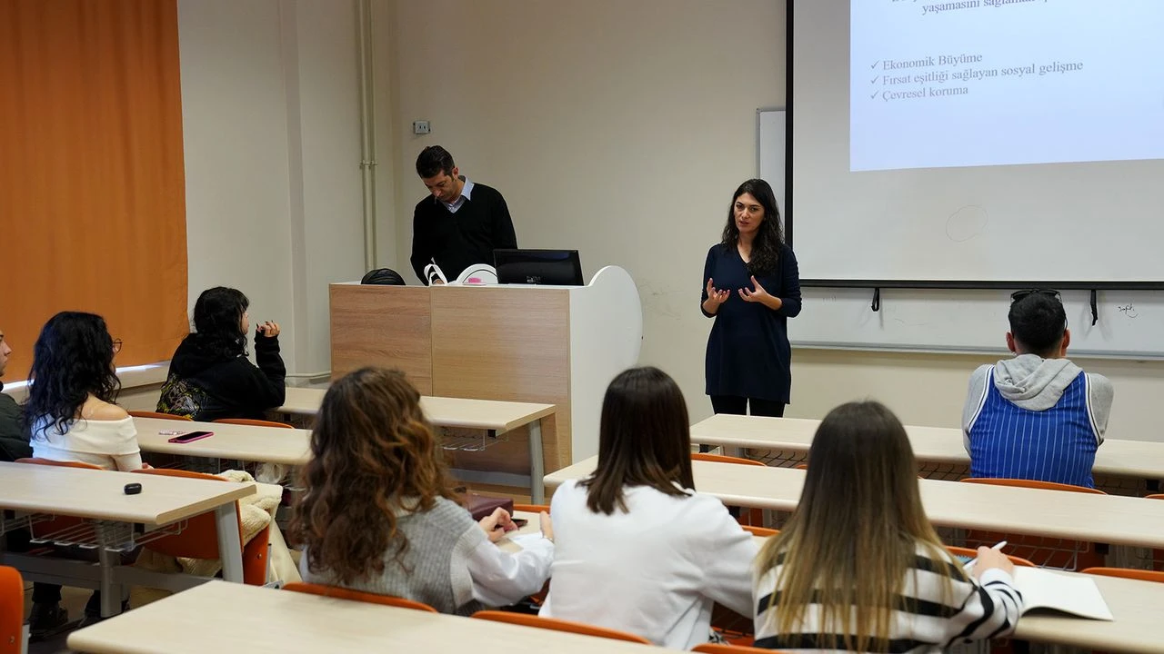 Üniversite öğrencilerine İŞKUR Gençlik Programı