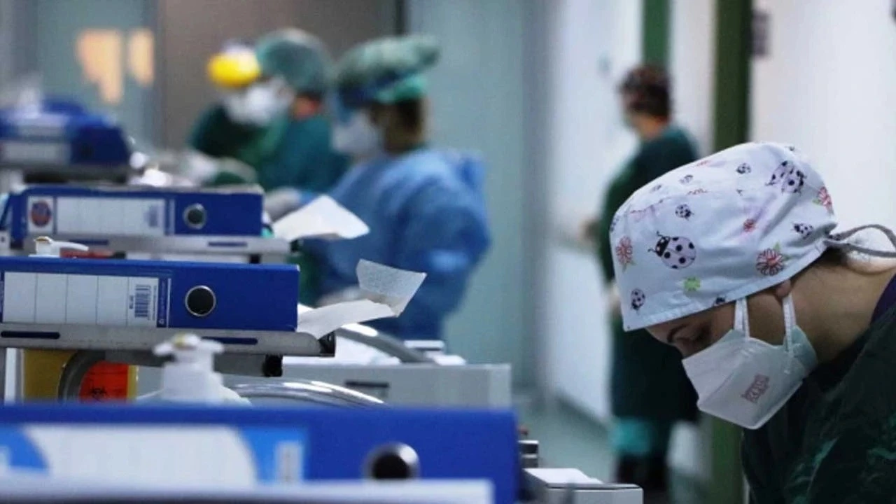 Sağlık Bakanlığı 2025 Personel ve İşçi Alımı: 15 Bin 247 Personel, 2 Bin 753 İşçi Alınacak! Başvuru ve Kadro Dağılımı