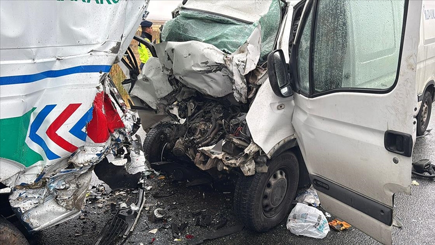 Aksaray’da Trafik Kazası: 2 Asker Şehit Oldu, 1 Kişi Hayatını Kaybetti