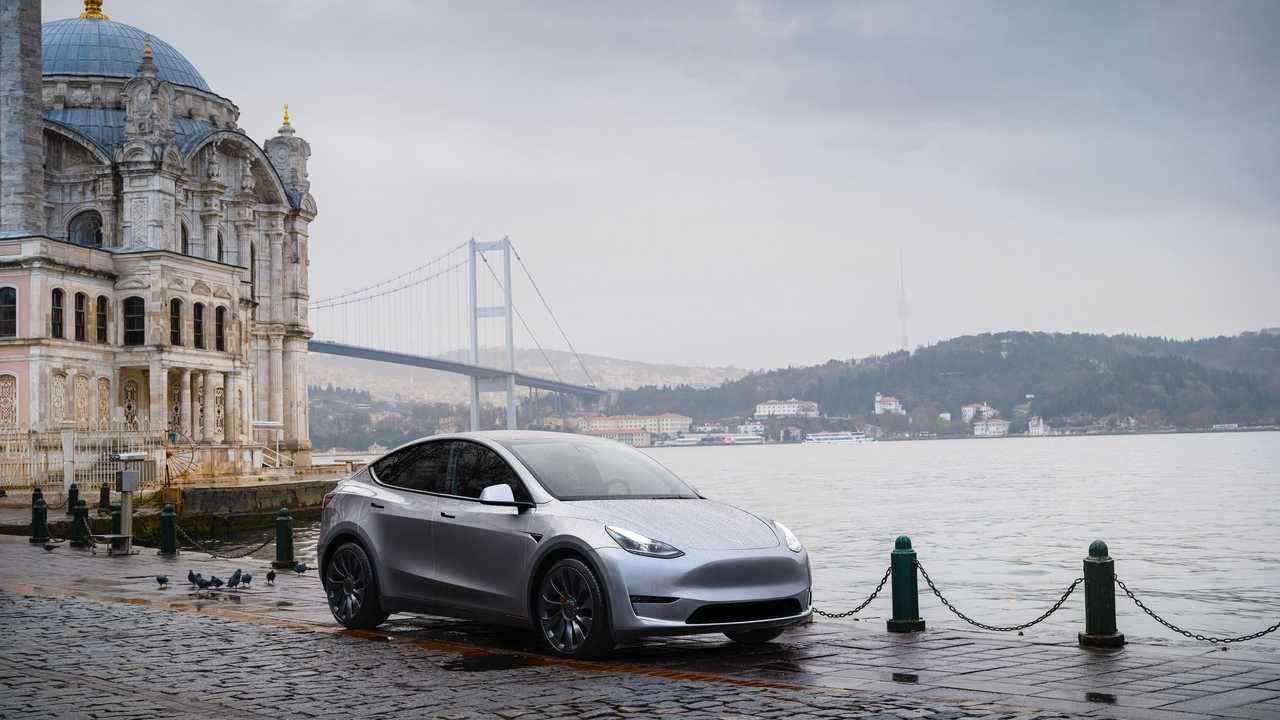 Tesla Model Y 2025