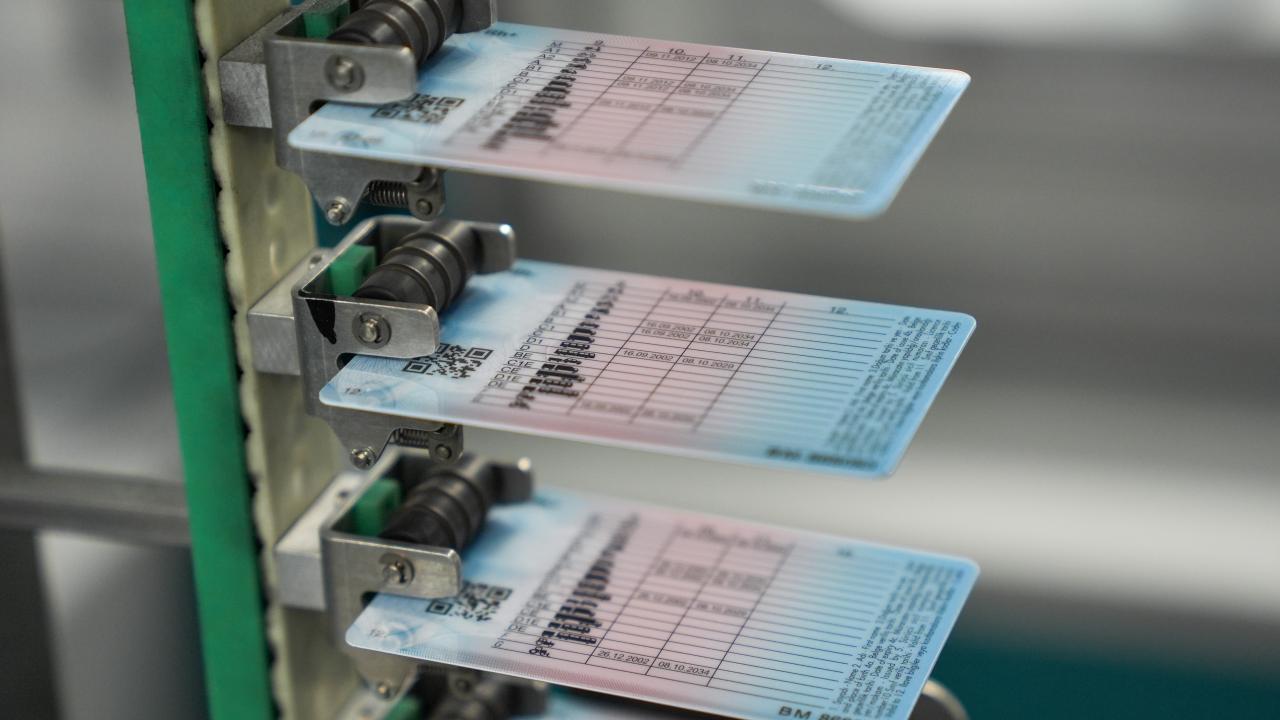 Ehliyet Yenileme Son Gün Ne Zaman? Bakan Yerlikaya’dan Önemli Uyarı!