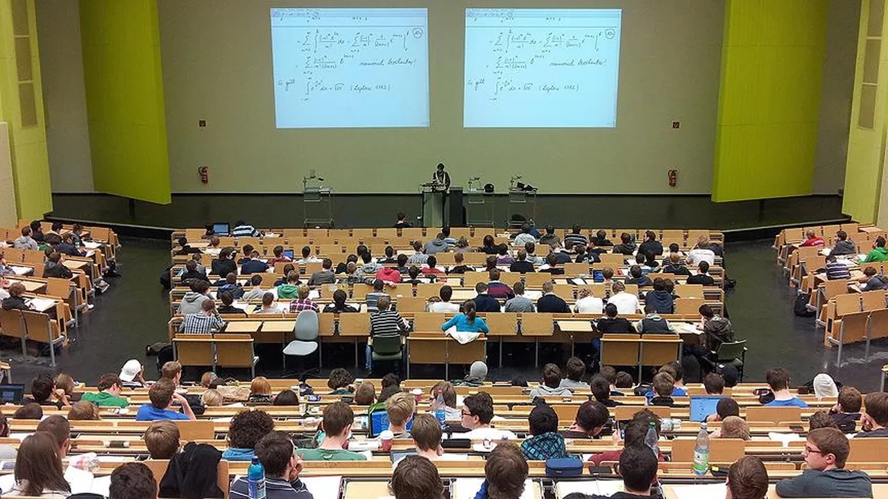 Üniversiteler 3 Yıla mı Düşüyor? YÖK’ten 3 Yılda Mezuniyet Düzenlemesi