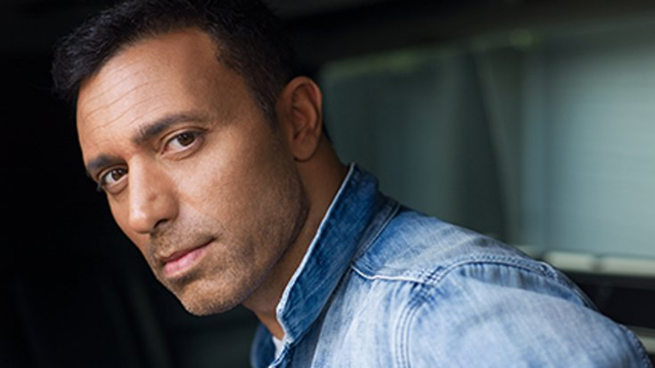 İngiltere’den Mustafa Sandal’a Ömürlük Vize! ‘Global Sanatçı Vizesi’ Alan İlk Türk Oldu