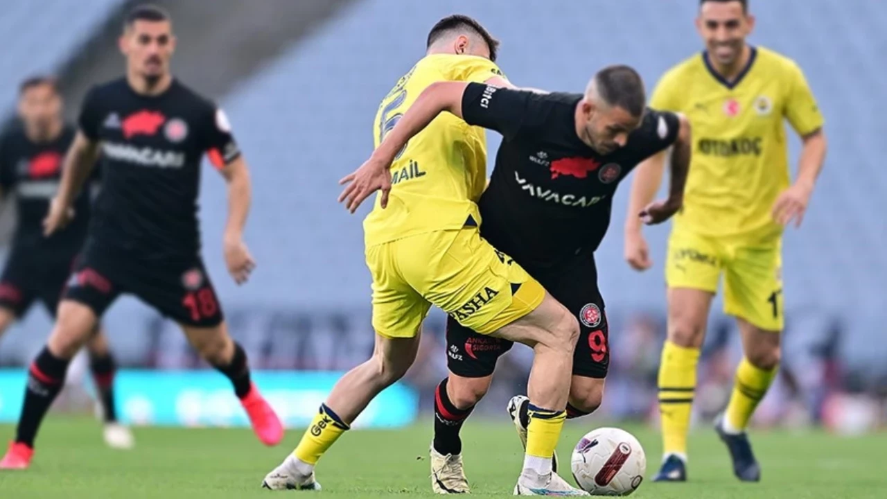 Fenerbahçe - Karagümrük Maçı Şifresiz mi? Fenerbahçe - Karagümrük Maçı Ne Zaman, Saat Kaçta ve Hangi Kanalda?