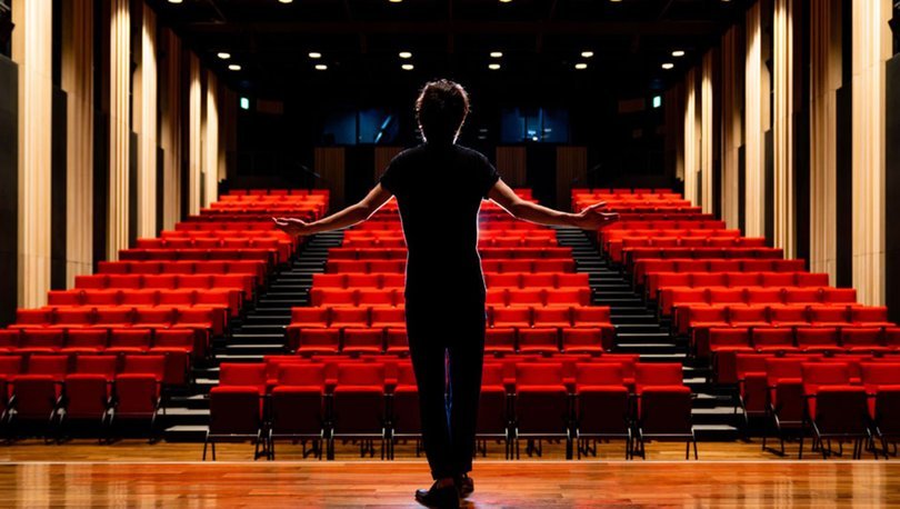 İBB Şehir Tiyatroları 29 Ekim’de Ücretsiz: Cumhuriyet Bayramı’na Özel Oyunlar Ücretsiz Sahnelenecek