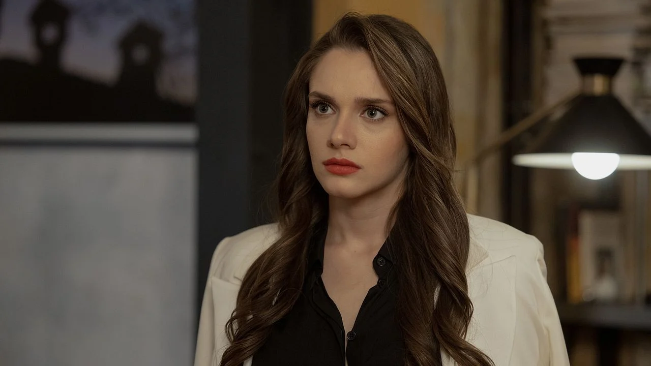 Dizilerde Başrol Oynayan Oyuncuların Aldığı Ücretler 2025: Hangi Oyuncu Ne Kadar Kazanıyor, En Çok Kazanan Oyuncu Kim?