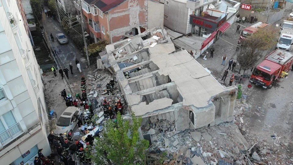 Gebze’de 6 Katlı Bina Çöktü! Enkaz Altında Kalanlar Var, Arama Kurtarma Çalışması Başlatıldı