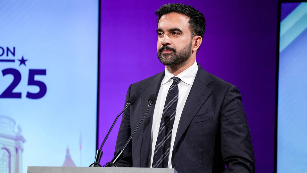 Zohran Mamdani kimdir, nereli ve kaç yaşında? 33 yaşındaki Mamdani, New York’un ilk Müslüman, ilk Asyalı ve ilk Y kuşağı belediye başkanı olarak tarihe geçti.