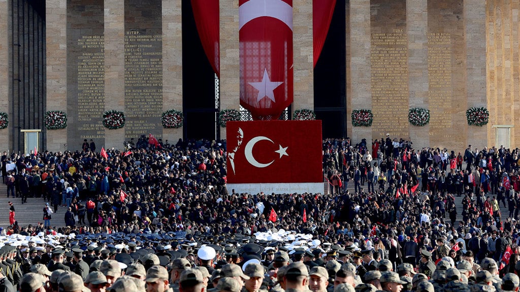 10 Kasım Resmi Tatil mi, Okullar Kapalı mı? 2025’te 10 Kasım Hangi Güne Denk Geliyor?