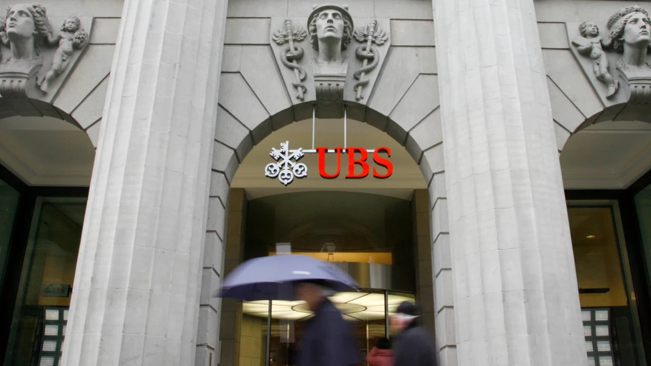 UBS altın tahminini 5.900 dolara yükseltti