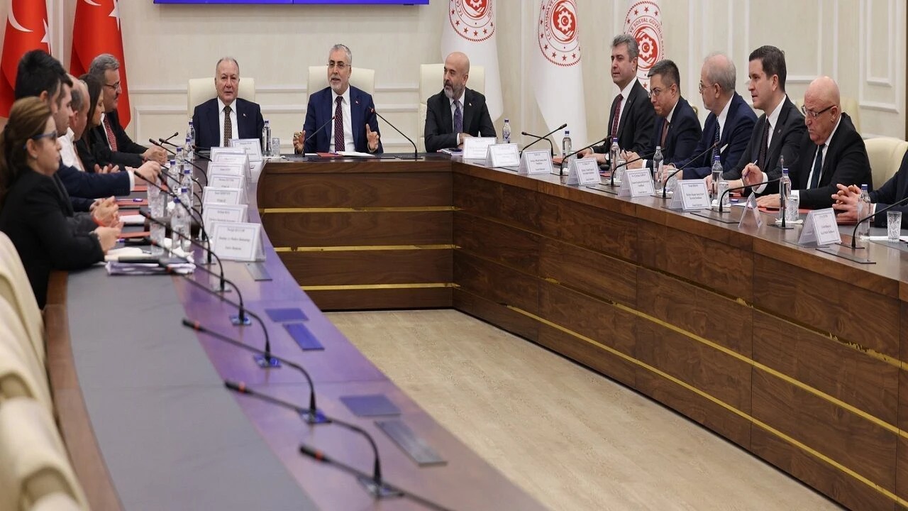Asgari Ücret Tespit Komisyonu yeni zam döneminde yeniden toplanacak.