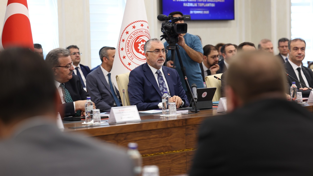 Çalışma ve Sosyal Güvenlik Bakanı Vedat Işıkhan.