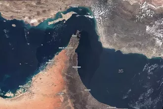 Hürmüz Boğazı’ndan İran Dışındaki İlk Petrol Tankeri Geçti