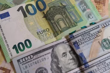 Dolar 7 Haftanın Zirvesine Çıktı: Euro ve Sterlin Geriledi