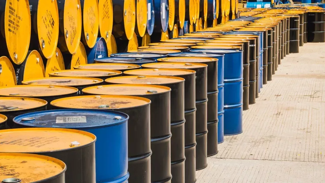 Petrol Fiyatları Yükselişte: Barış Görüşmeleri Takip Ediliyor