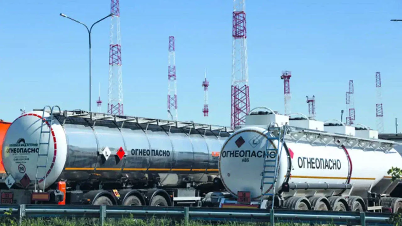 Rusya, Benzin İhracat Yasağının Kapsamını Genişletti