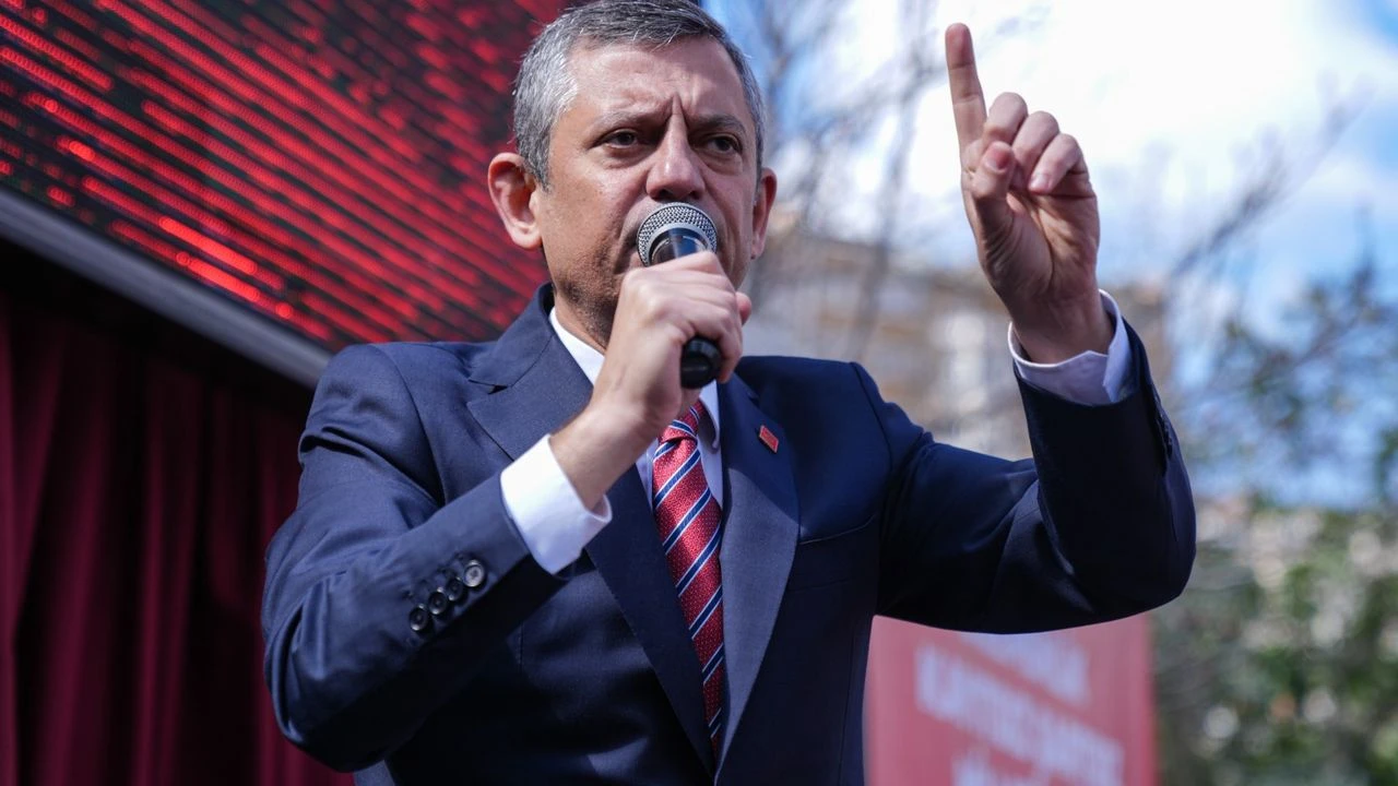 özgür özel