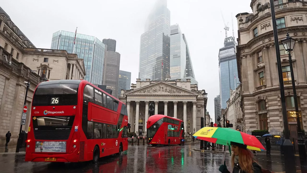 İngiltere’de Kalıcı Oturum İçin Bekleme Süresi 20 Yıla Çıkıyor