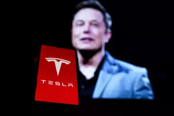 Elon Musk 1 Milyar Dolarlık Tesla Hissesi Aldı: Yüzde 7'lik Yükseliş!
