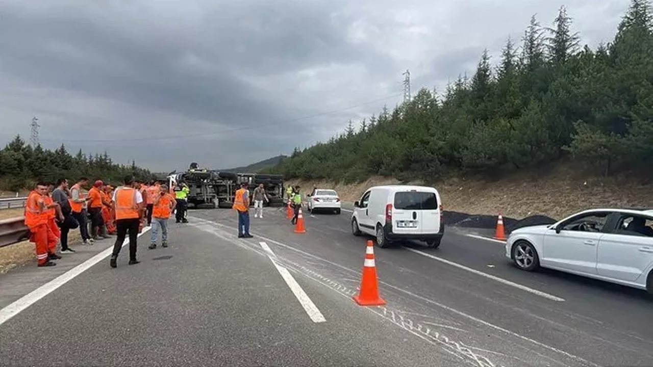 Anadolu Otoyolu'nda Kaza! İstanbul Yönü Hala Trafiğe Kapalı mı?