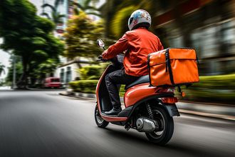 Kuryelerin Sürücü Belgesinde Yaş Sınırı 69’a Çıkarıldı