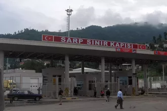 Gürcistan, Türkiye’den Gidenlere Sigorta Şartı Getiriyor