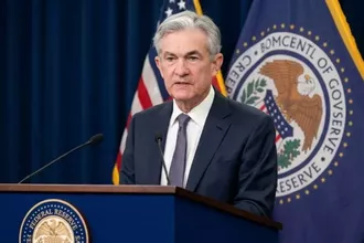 Trump ve Bessent’ten Powell’a Eleştiri: Fed’de Kalma Talebi Tartışma Yarattı