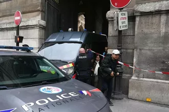 Louvre Müzesi’nde Film Gibi Soygun: ‘Paha Biçilmez’ Mücevherler Çalındı!