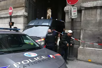 Louvre Müzesi’nde Film Gibi Soygun: ‘Paha Biçilmez’ Mücevherler Çalındı!