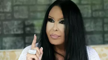 Ünlü Sanatçı Bülent Ersoy Borcu İçin Olay Çıkarttı! Peşine Düştüğü Tutar Gündem Oldu 